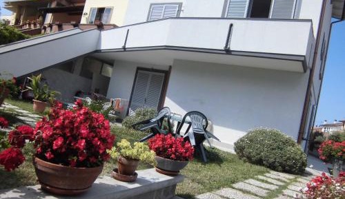 Apartment with Garden View