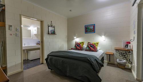 Queen Room (2 Guests)
