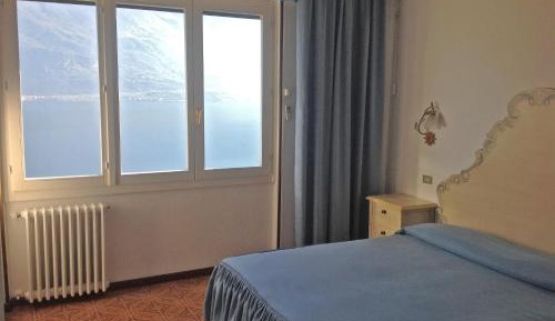 Family Room with Lake View