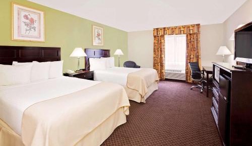 Deluxe Double Room with Two Double Beds - Non-Smoking