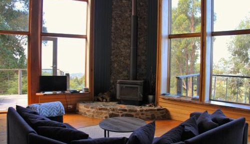 Berry Patch Luxury Two-Bedroom Studio with Spa Bath