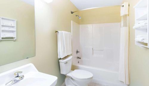 Queen Room - Disability Access- Non-Smoking