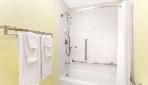 King Room - Disability Access/Smoking