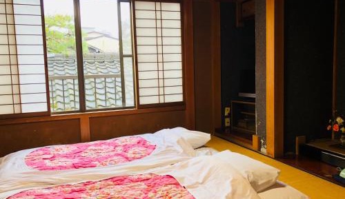 Japanese-Style Twin Room with Private Bathroom