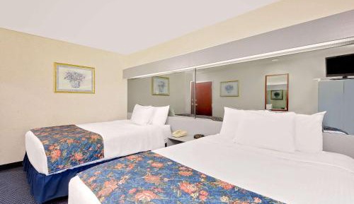 Queen Room with Two Queen Beds - Non-Smoking