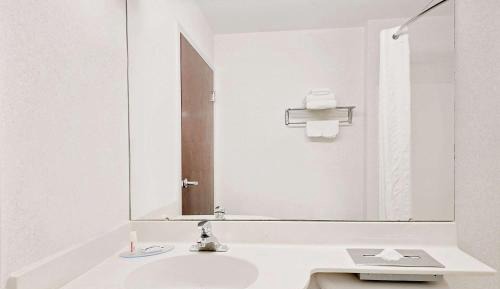 Queen Room - Disability Access/Non-Smoking
