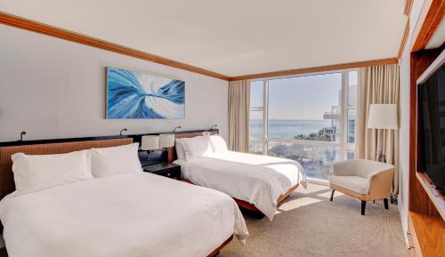 One-Bedroom Apartment King Bed with Balcony and Ocean View