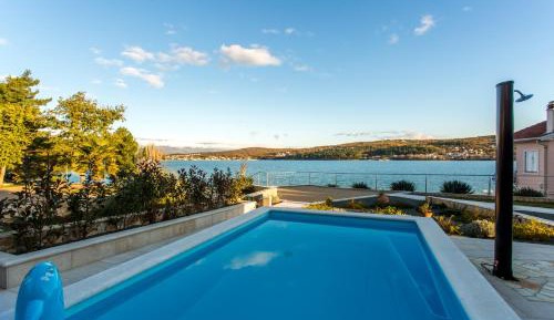 Villa - Beach Front
