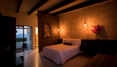 Queen Suite with Spa Bath