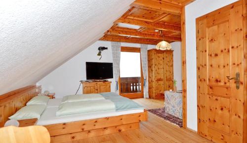 Apartment with Mountain View