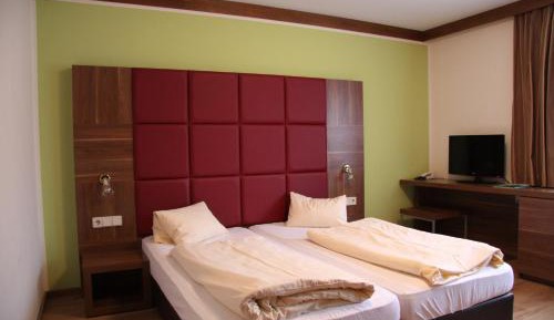 Double Room (1 Adult)