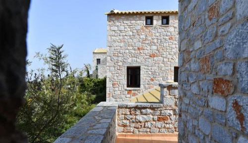 Superior House with Mountain and Sea View