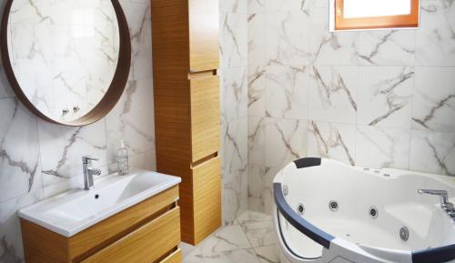 One-Bedroom Apartment with Spa Bath