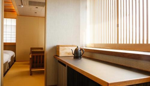 Moderate Corner Twin Room B - Non-Smoking (3rd Floor)