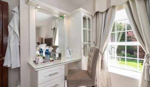 Standard Twin room with Separate Private Shower and Toilet