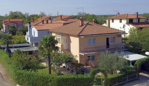 Apartment with Garden View