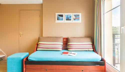 One-Bedroom Duplex Apartment with Sleeping Alcove and Balcony (6 People) - Port View