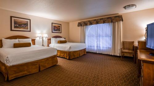 Queen Room with Two Queen Beds - Smoking