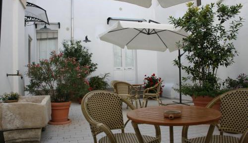 Apartment with Garden View