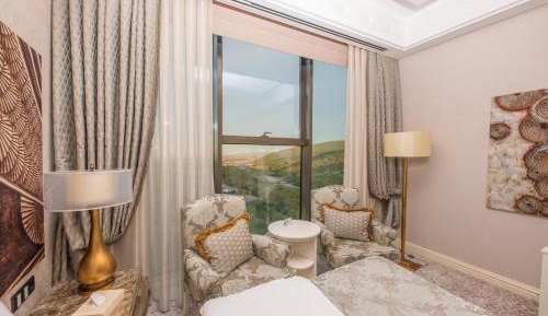 Deluxe Double Room with Lake View