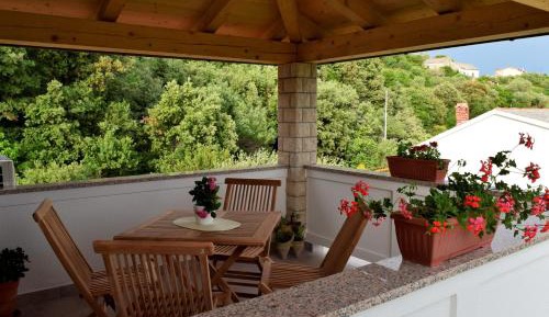 Apartment with Terrace and Sea View