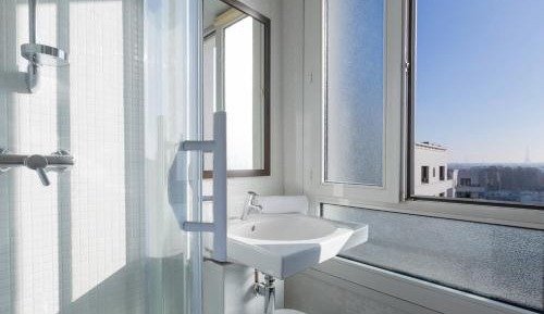 Comfort Queen Room