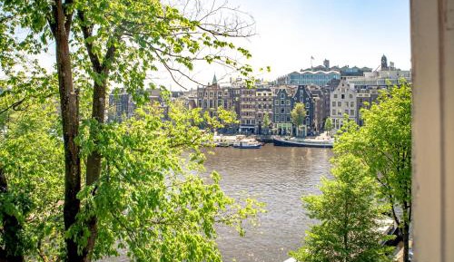 Studio Apartment with Canal View