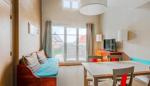 Select One-Bedroom Apartment (6 People)