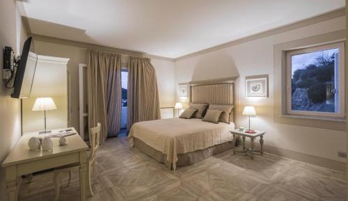 Large Deluxe Studio with Balcony