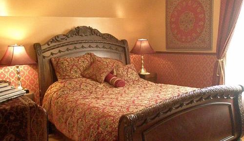 Superior Queen Room with Pool View