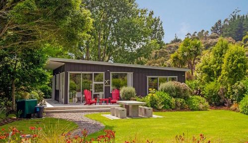 Three-Bedroom Holiday Home with Garden View