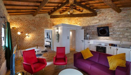 Superior One-Bedroom Apartment