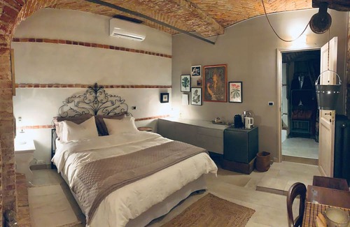 Gassino Torinese Cabin | Old Well Suite in Antique Farm with Outdoor Spa in the Countryside