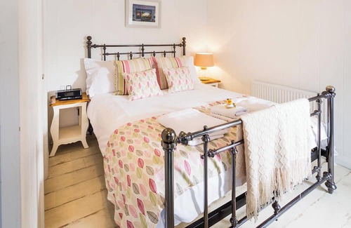 Hele Cabin | 1 bedroom accommodation in Hele Bay, Ilfracombe