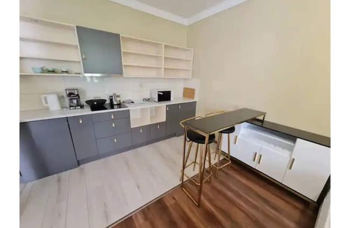 Krisztinavaros Apartment | cozy apartment with king size bed room 103