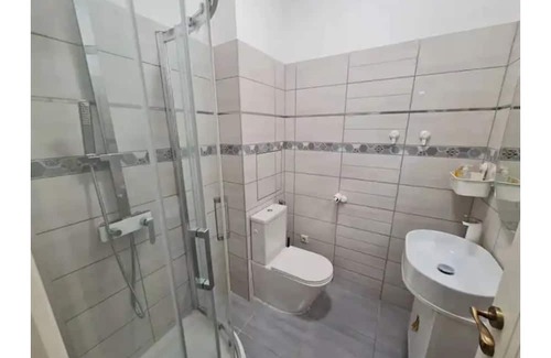 Krisztinavaros Apartment | cozy apartment with king size bed room 103