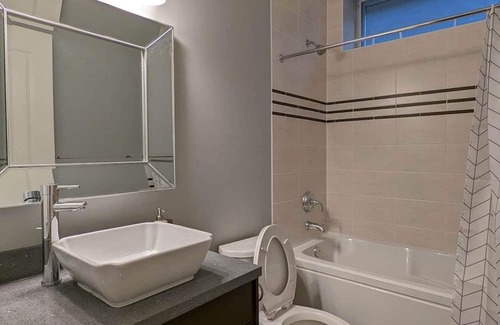Marpole House | Cozy Home with New Furniture! Steps away from Downtown/UBC/Airport/Richmond