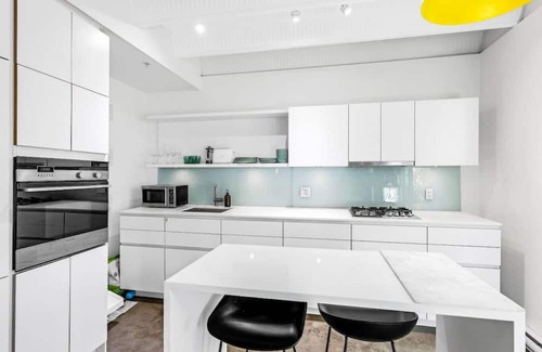 Chinatown Apartment | The Zen Loft: Shared Rooftop Bliss with City Views