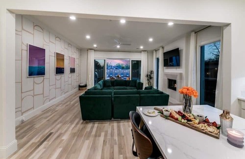 Dallas House | Chateau Lux Summary:
