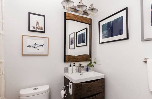 Santa Barbara Cottage | Chic Cactus Cottage w/ Hot Tub & Bikes by Downtown