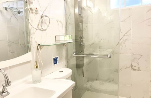 Tierras Nuevas Poniente House | Summer Vacation Puerto Rico with pool 1st FL.