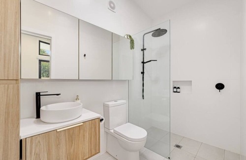 Waverley Cottage | Stunning brand NEW 1-bed designer cottage. Private garden & entry, whisper quiet