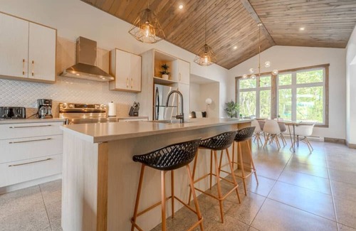 Chertsey Ski Chalet | Le Boheme - Lakeside chalet with spa