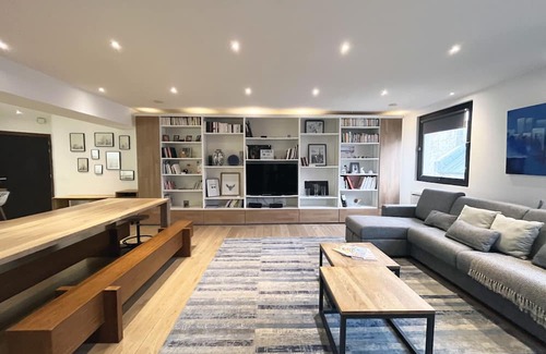 Quartier Sainte-Marguerite Apartment | Urban Flat 166 - 4BDR Luxury Apartment in Center of Paris