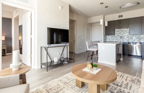Biggar Apartment | Modern Apartment in Prime Location (ID8690X07)