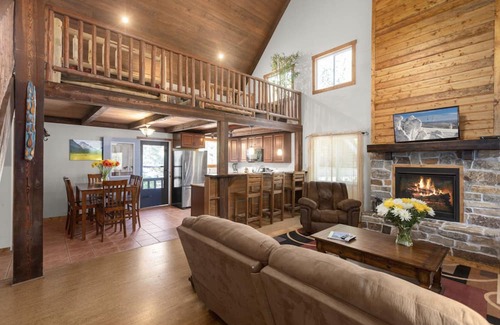 East Glacier Park Cabin | Summit Mountain Lodge and Steakhouse