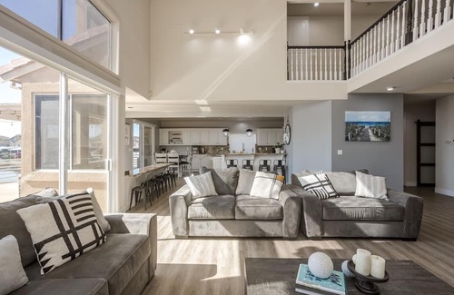 Discovery Bay House | Waterfront home w/ private dock, pool & jacuzzi