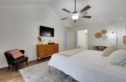 Spring House | Luxury Spring Home w/ Pool Table & Outdoor Oasis, King Bed, Spa