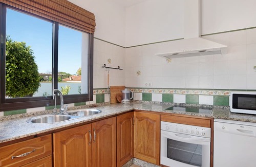 Conil de la Frontera House | Chalet El Huerto - For Families Only close to the Sea with Pool & Wi-Fi