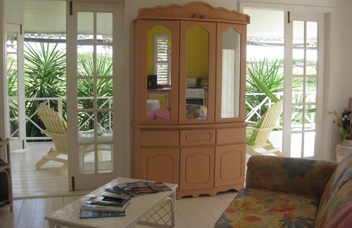 Merlin Bay Cottage | Gingerbread Cottage 2 bed with pool, seaviews, Nr Holetown St. James